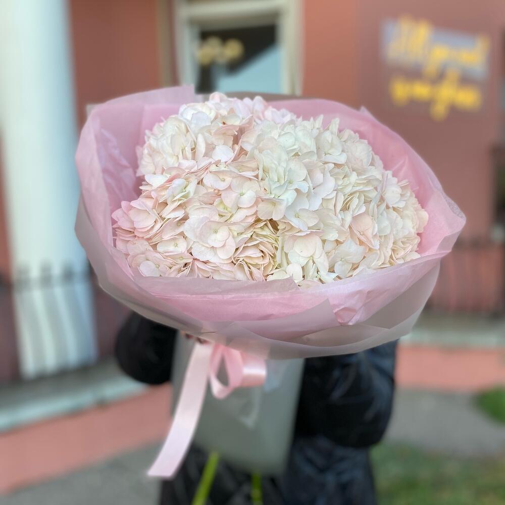 Букет из 3 розовых гортензий