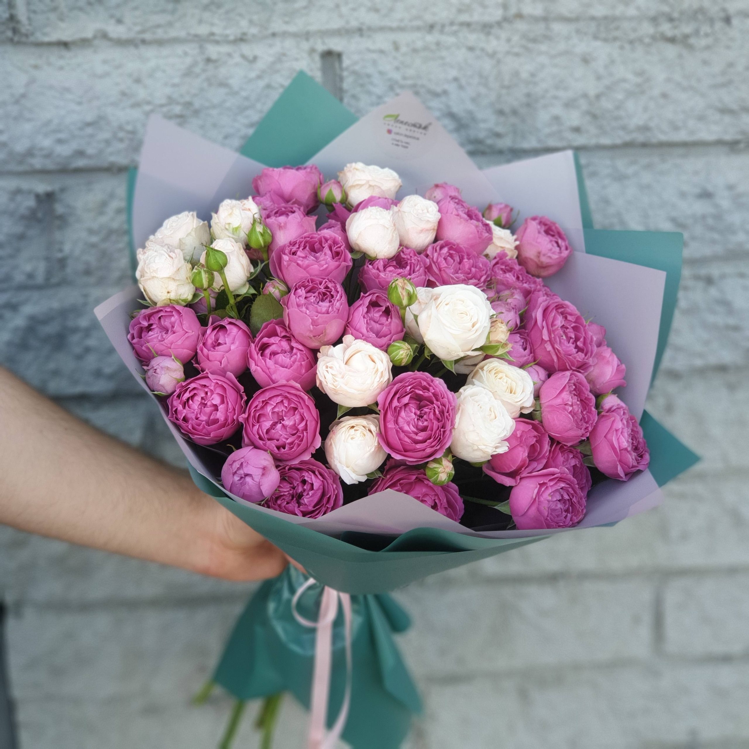 Букет из пионовидных роз Бомбастик и Мисти Баблс